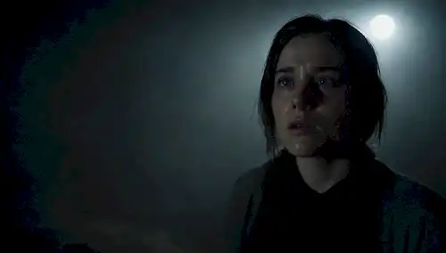 Una persona atrapada en un ambiente oscuro y extraño